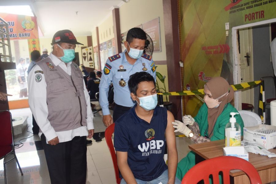 Laksanakan Vaksinasi ke-2, Karutan Pekanbaru: Dapat Cegah Penularan Antara WBP dan Petugas